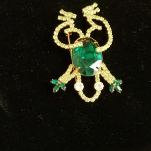 Frog brooch